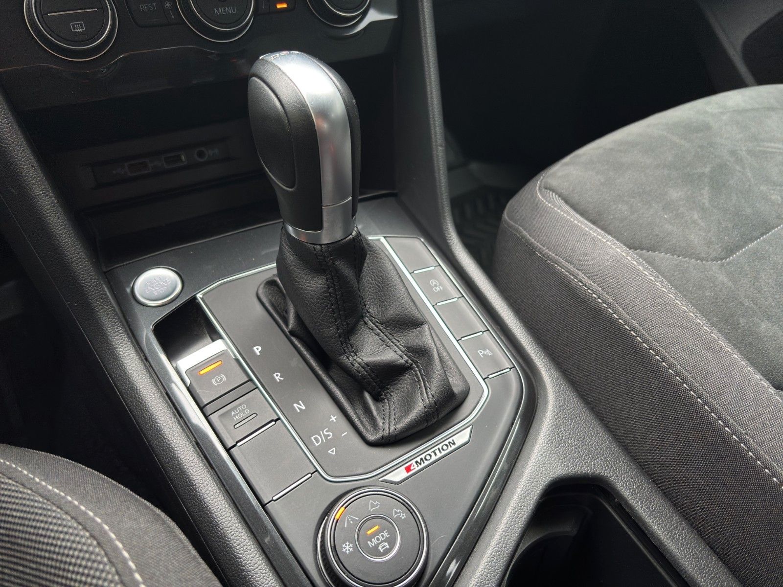 Fahrzeugabbildung Volkswagen Tiguan R-Line 4Motion*Sportauspuff*Dig.Cock*AHK*