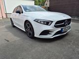 Mercedes-Benz 200 - Mercedes-Benz 200 mit Benzin-Antrieb