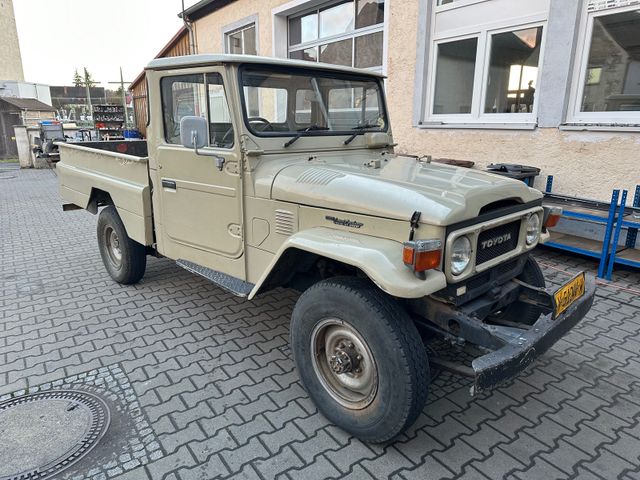 Toyota Land Cruiser FJ45