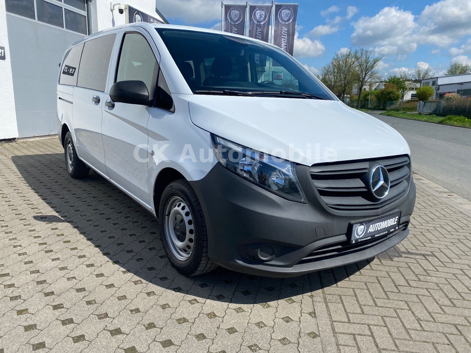 Fahrzeugabbildung Mercedes-Benz Vito Tourer 116 Pro lang Autom./8 Sitze/Navi/Kam