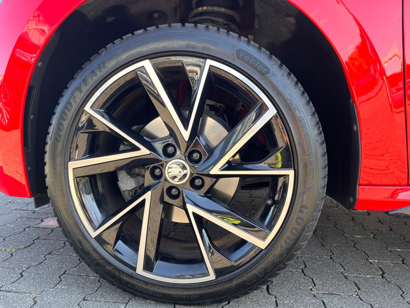 Fahrzeugabbildung SKODA KAMIQ  Monte Carlo PANO ACC KAM LED