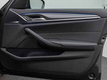 Fahrzeugabbildung BMW 520d M Sport Kamera DAB HiFi Stop&Go Komfort