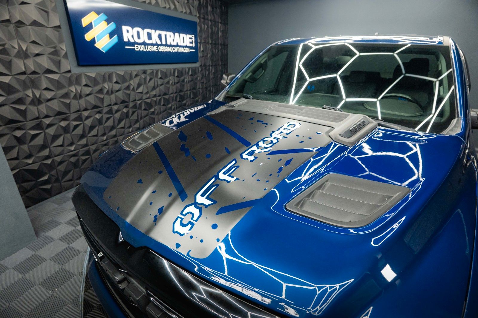 Fahrzeugabbildung Dodge RAM 5.7 V8 HEMI 4x4 OFFROAD NightEdition LONGBED