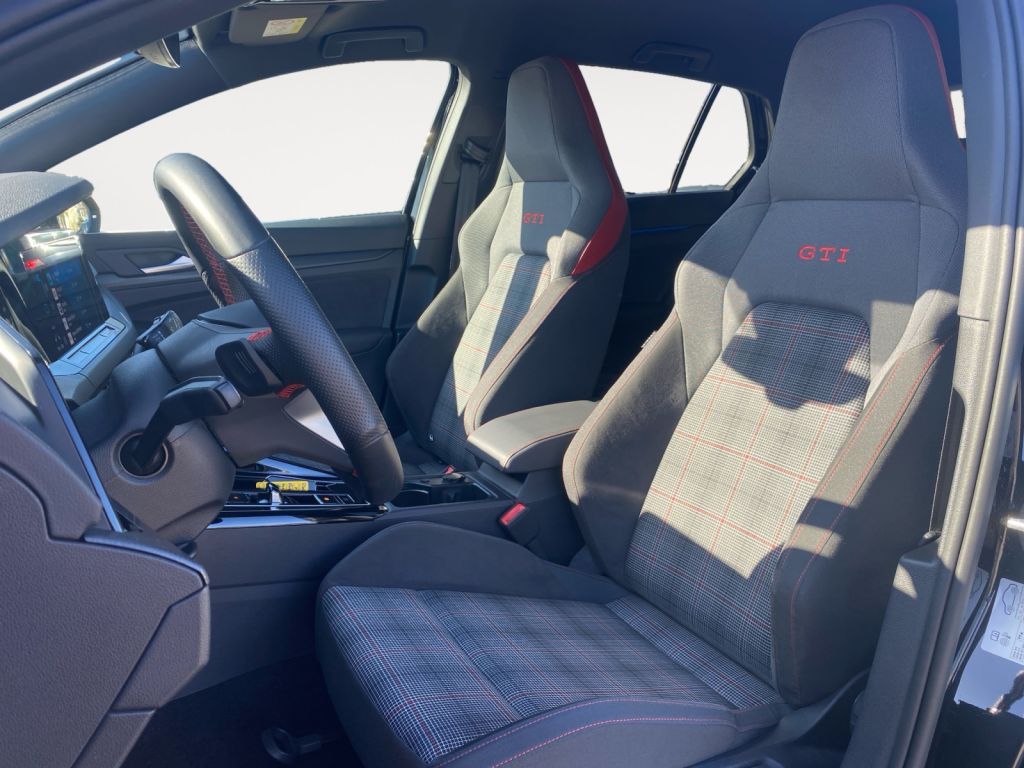 Fahrzeugabbildung Volkswagen Golf 2.0 TSI DSG GTI ACC  LED-Matrix