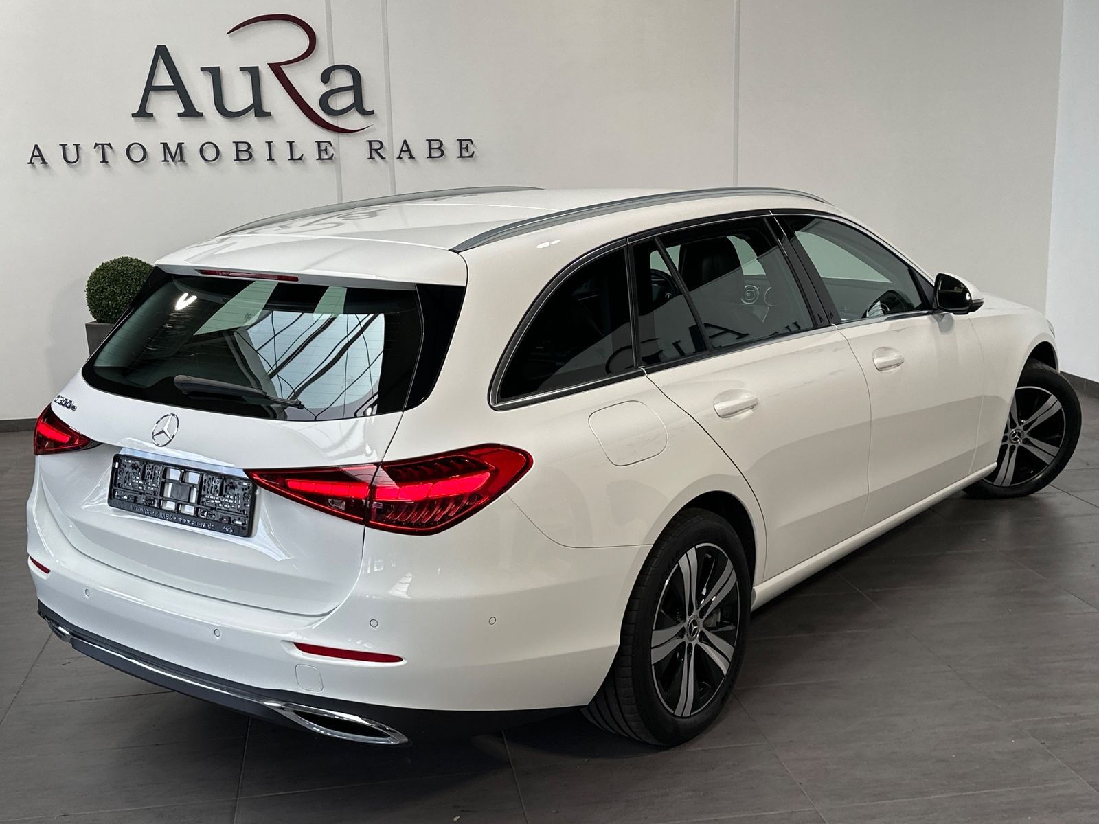 Fahrzeugabbildung Mercedes-Benz C 300 e T Avantgarde NAV+LED+AHK+KAMERA+SHZ