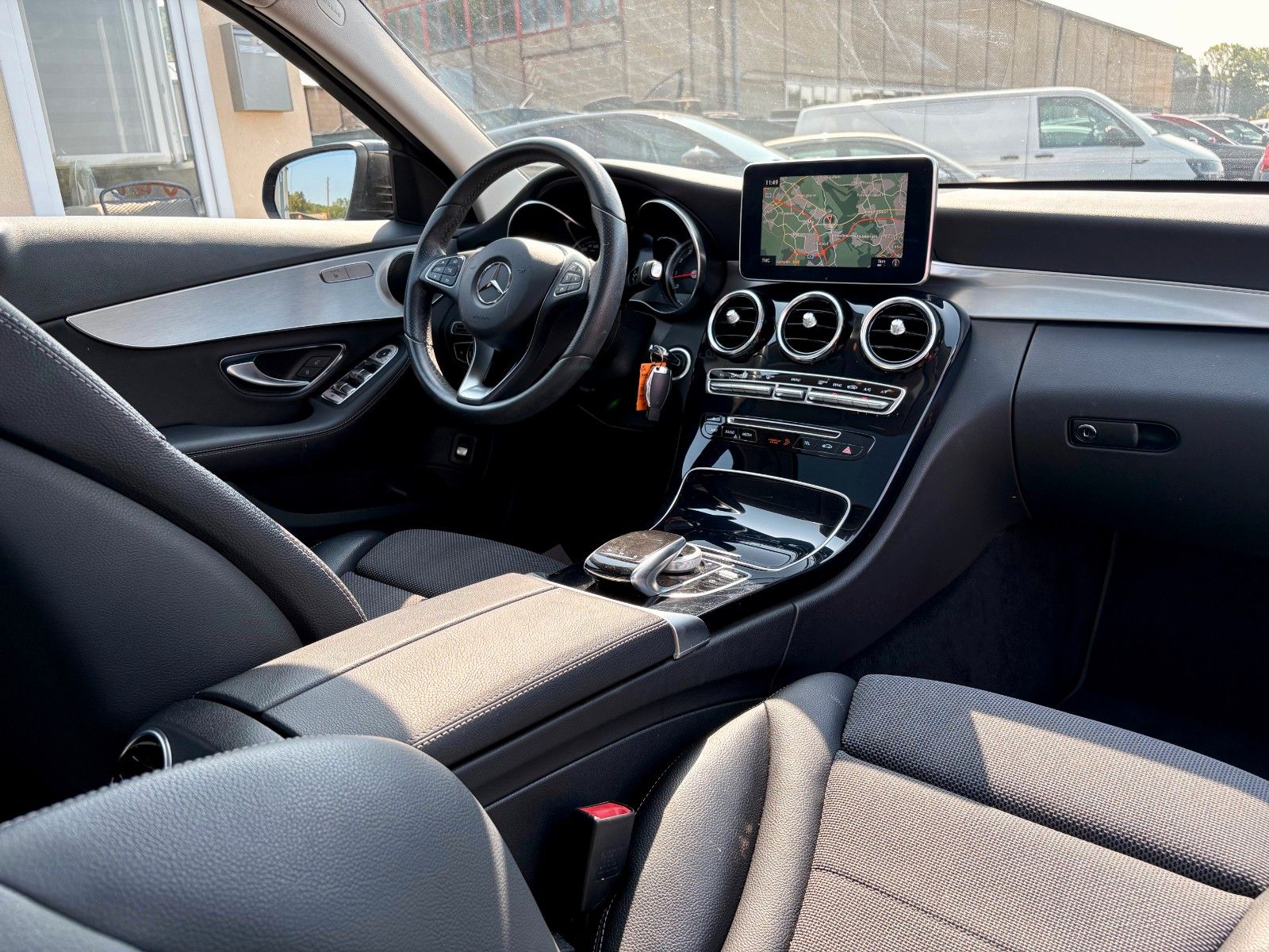 Fahrzeugabbildung Mercedes-Benz C 200 4Matic Aut. AVANTGARDE Navi LED GSD SPORTS