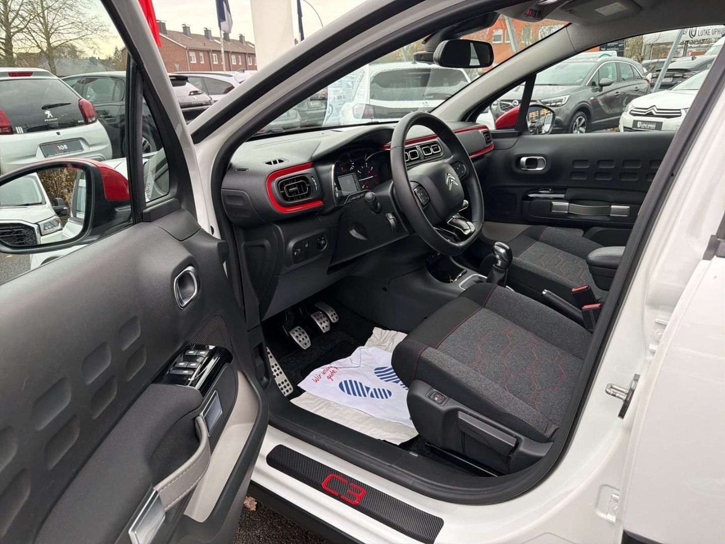 Fahrzeugabbildung Citroën C3 PT 110 S&S Shine Navi LED Klimaautom SHZ