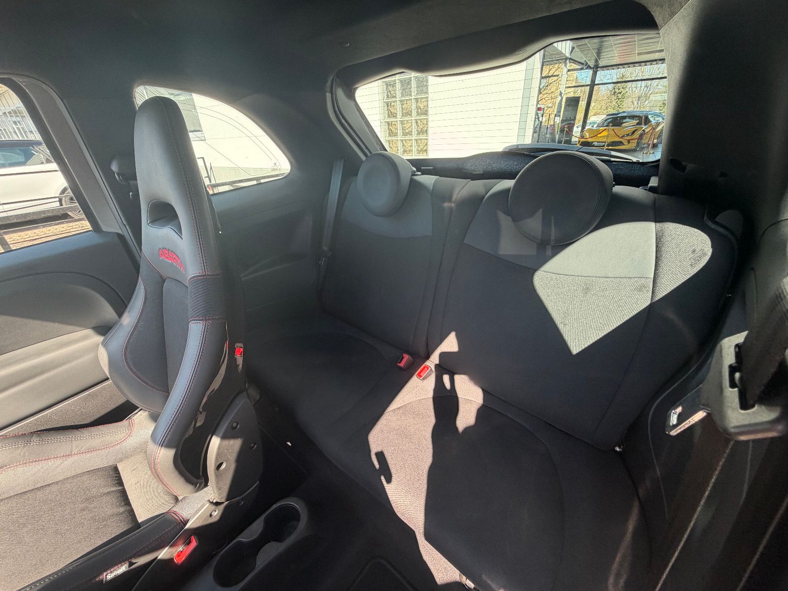 Fahrzeugabbildung Fiat Abarth 695Competizione/CARBON-SITZE/CARBON/BEATS