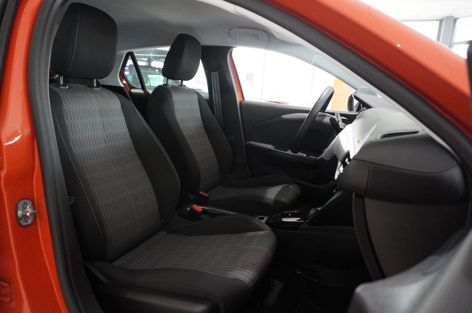 Fahrzeugabbildung Opel Corsa-e F EDITION 7KW NAVI/VIRT/TEMP/DAB/WÄRMEP.
