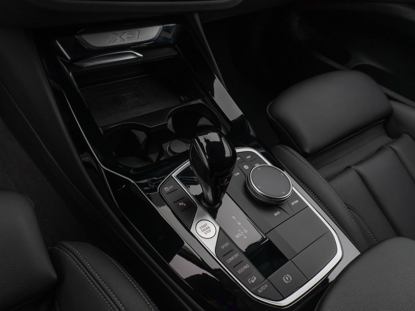 Fahrzeugabbildung BMW X3 xD30i Kamera DAB HiFi WLAN Leder Sport 19Zoll