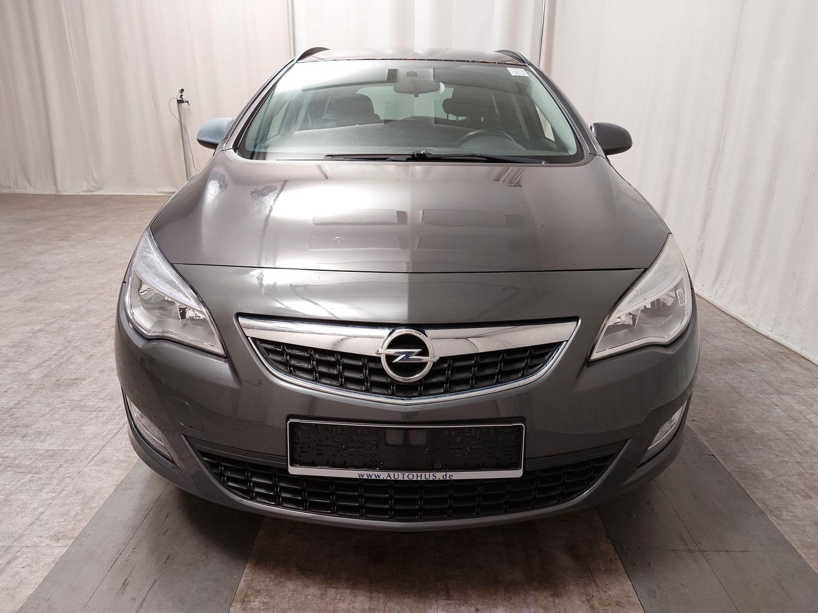 Opel Astra 2012 — photo 9