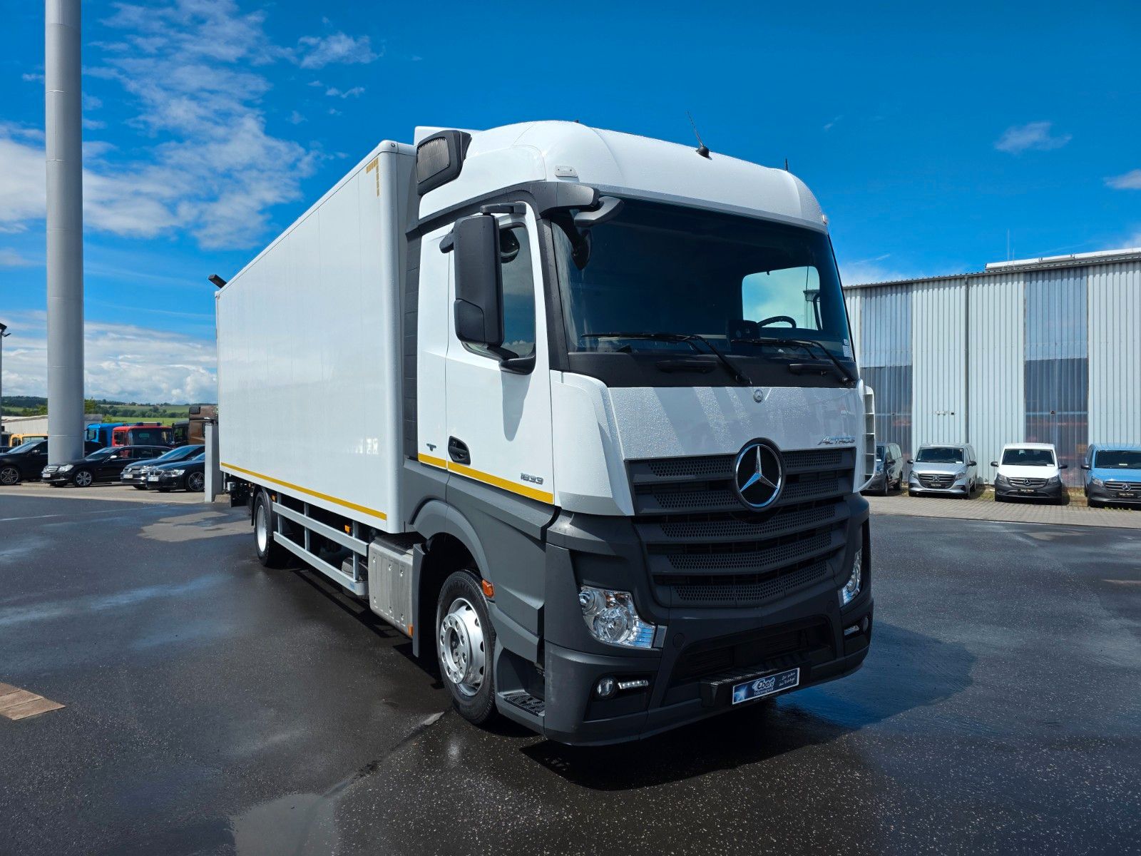 Fahrzeugabbildung Mercedes-Benz Actros 1833 L Retarder 2x Bett LBW Bär 1.500kg