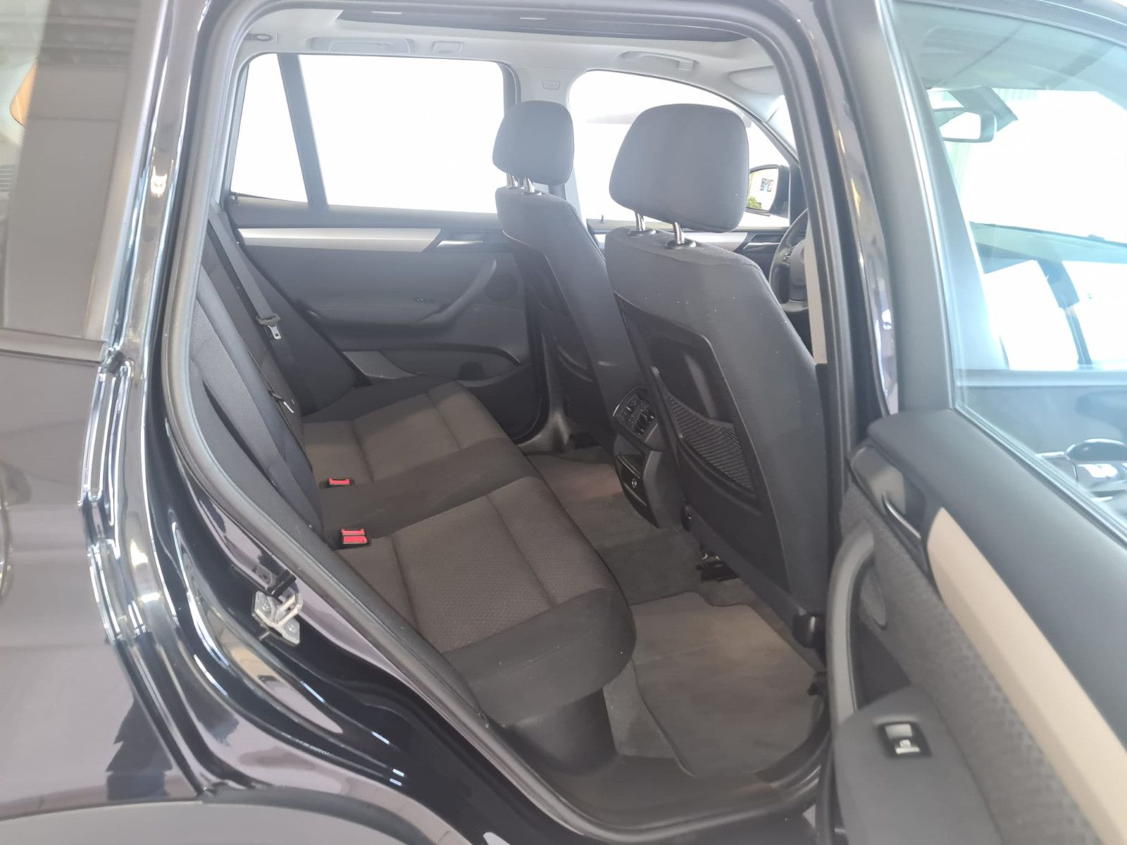 Fahrzeugabbildung BMW X3 xDrive 20 d Advantage / 1. Hand / PANO /