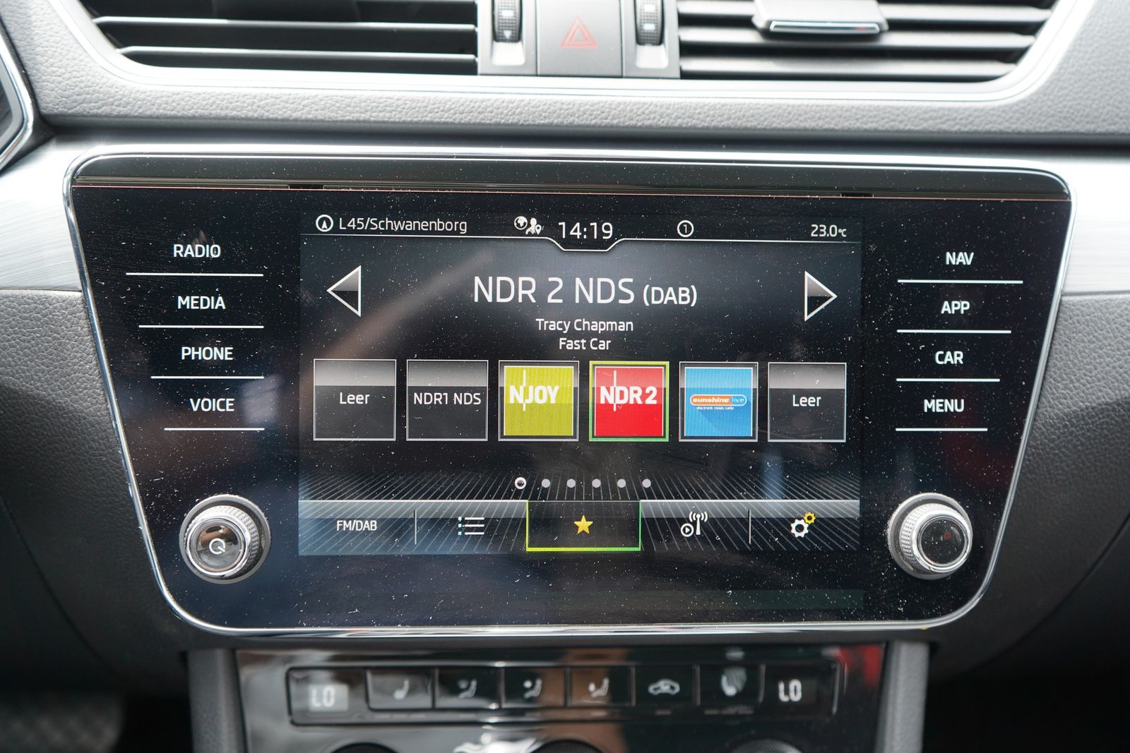 Skoda Superb Combi 2.0 TDI Active LED Notrufassistent foto 10