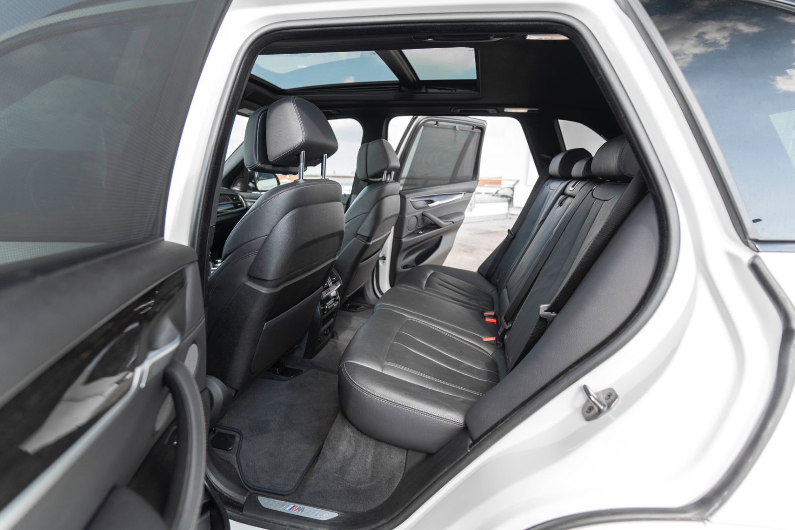 Fahrzeugabbildung BMW X5 XDrive 35d M-SPORTPAKET H&K HUD 360° CARPLAY