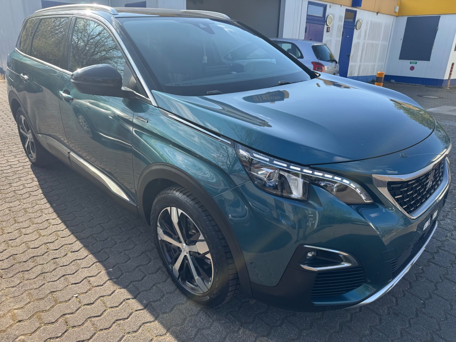 Fahrzeugabbildung Peugeot 5008 Allure GT Line Leder+7 Sitzer+LED+Panorama+