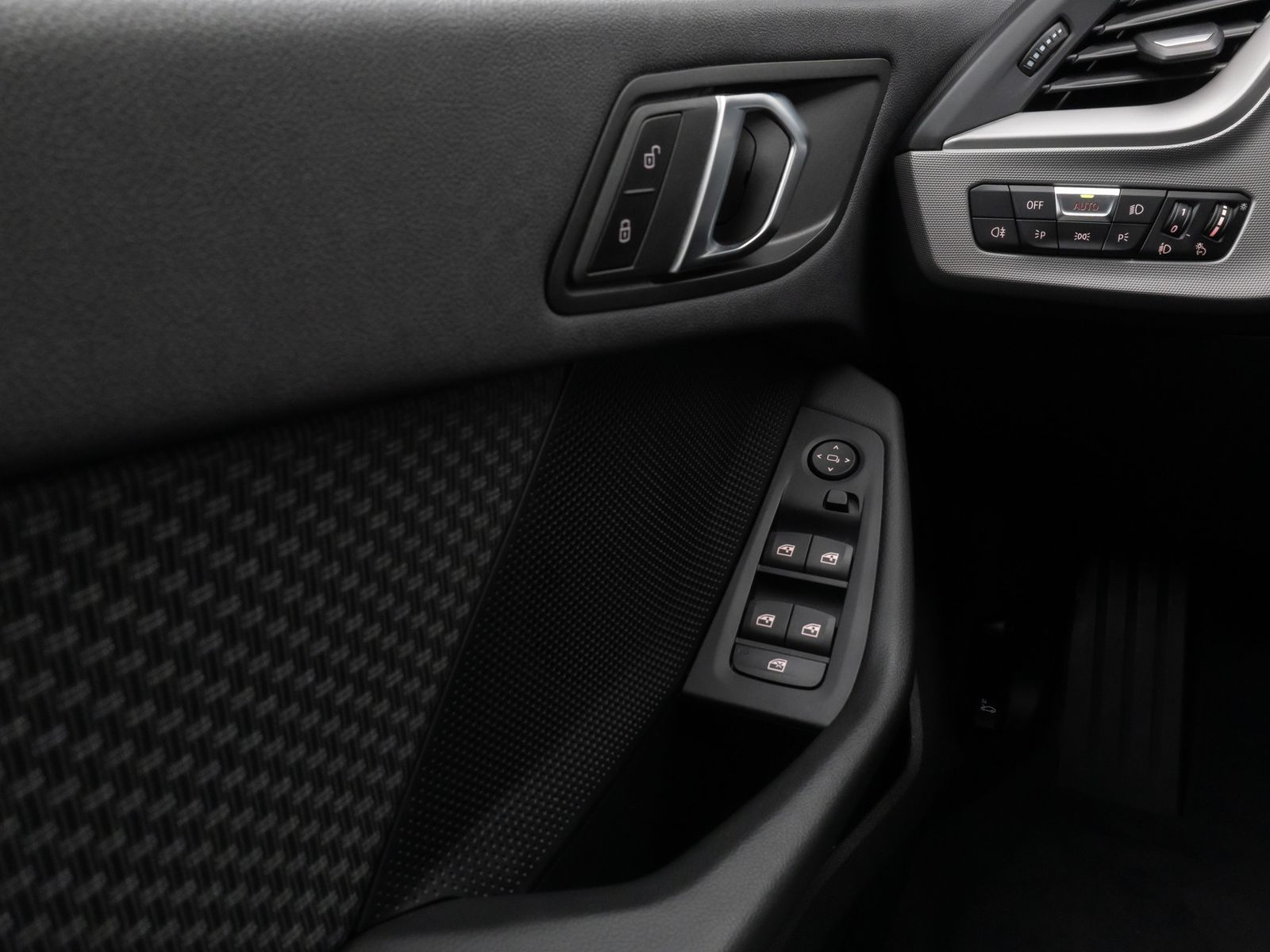 Fahrzeugabbildung BMW 118i DAB CockPitPro Geschwindigkeitsreg PDC LED