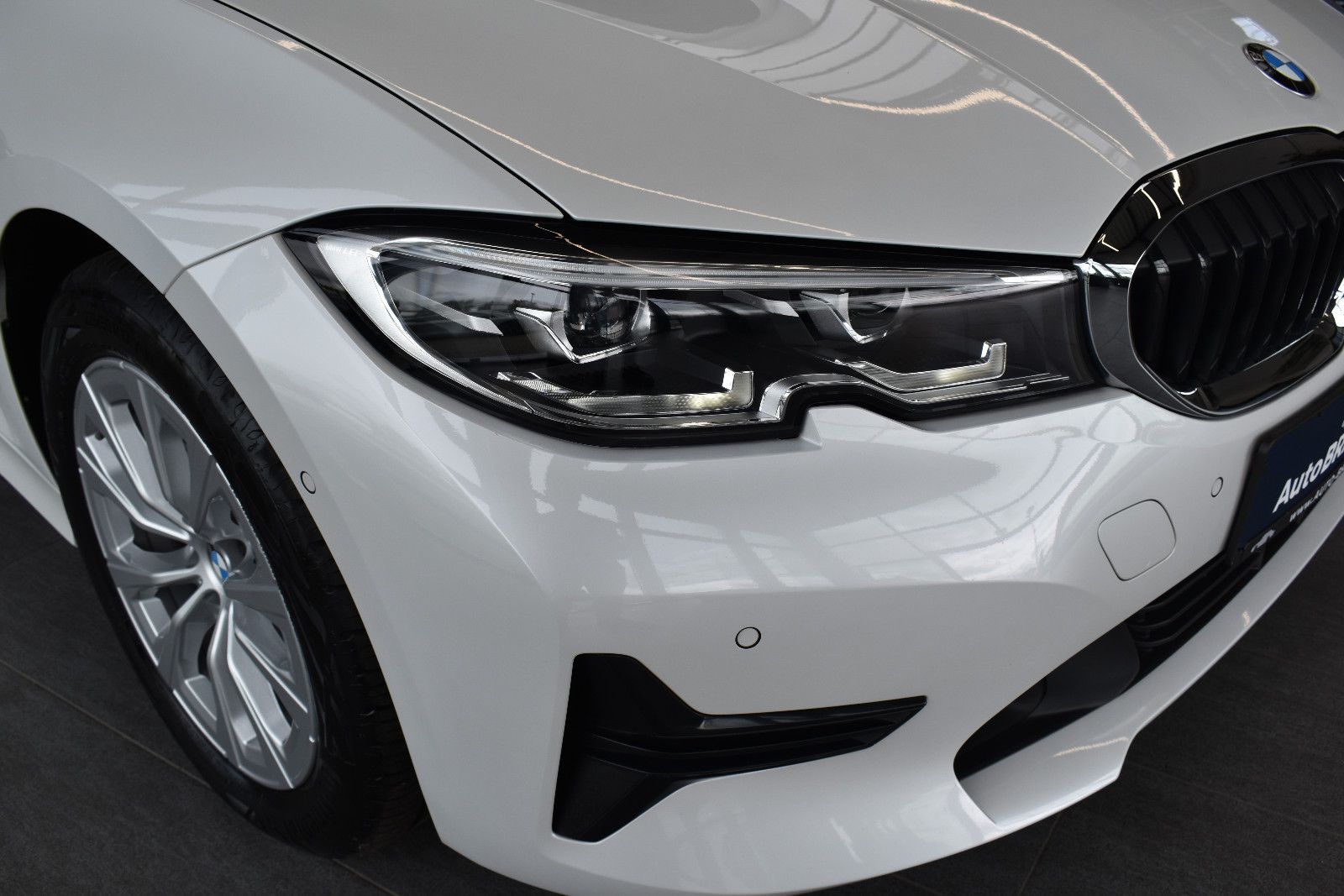 BMW 320d Touring Advantage Aut. LED~RFKam~ACC~LiveCo foto 20
