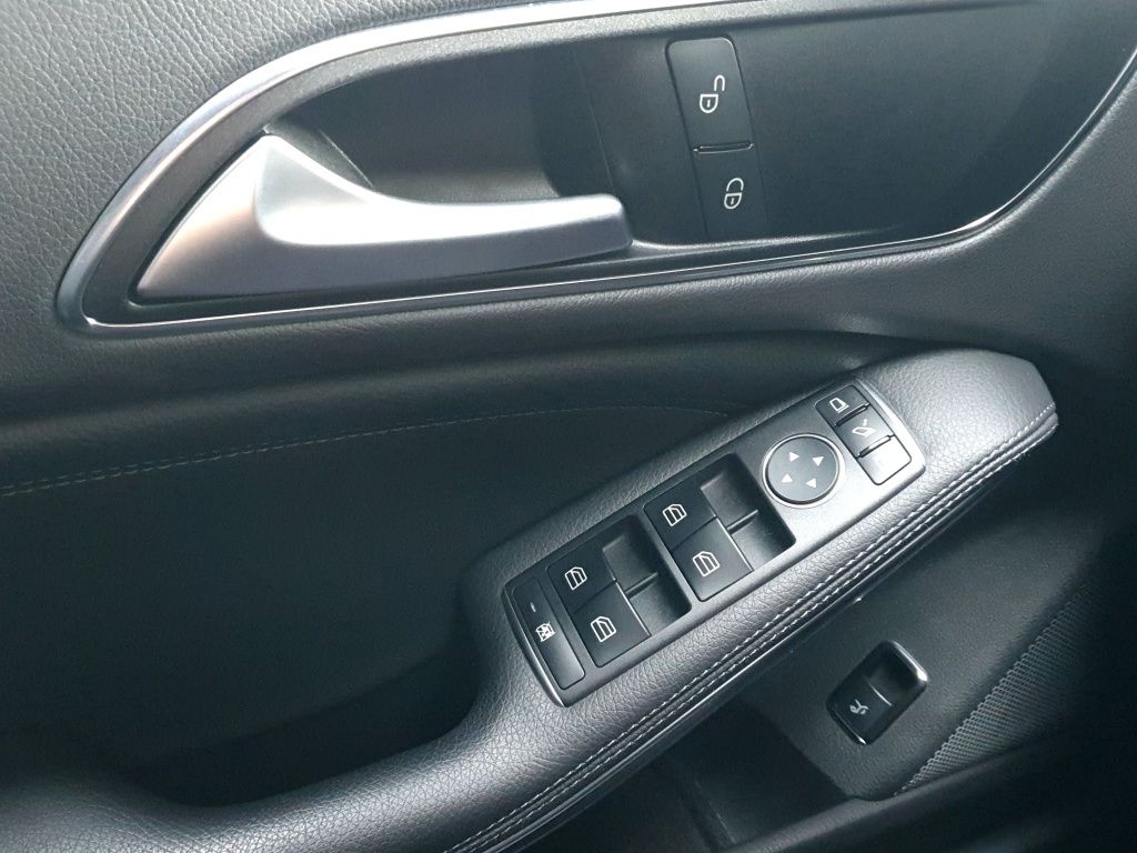 Fahrzeugabbildung Mercedes-Benz CLA 200 Shooting Brake AHK*Leder*KeyLess*LED*PDC