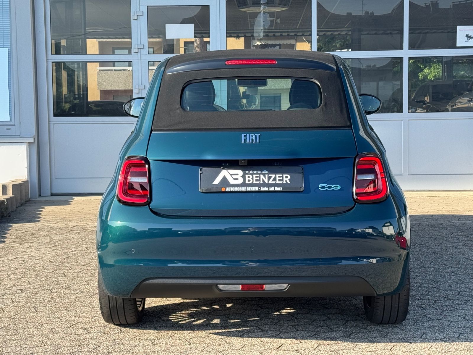 Fahrzeugabbildung Fiat 500 e Icon/Cabrio/ACC/LED/Navigation/R-Cam/42kWh