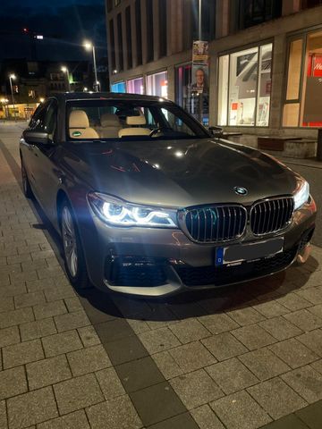 BMW 750Li xDrive M-Sport *Motor 14tkm gelaufen*