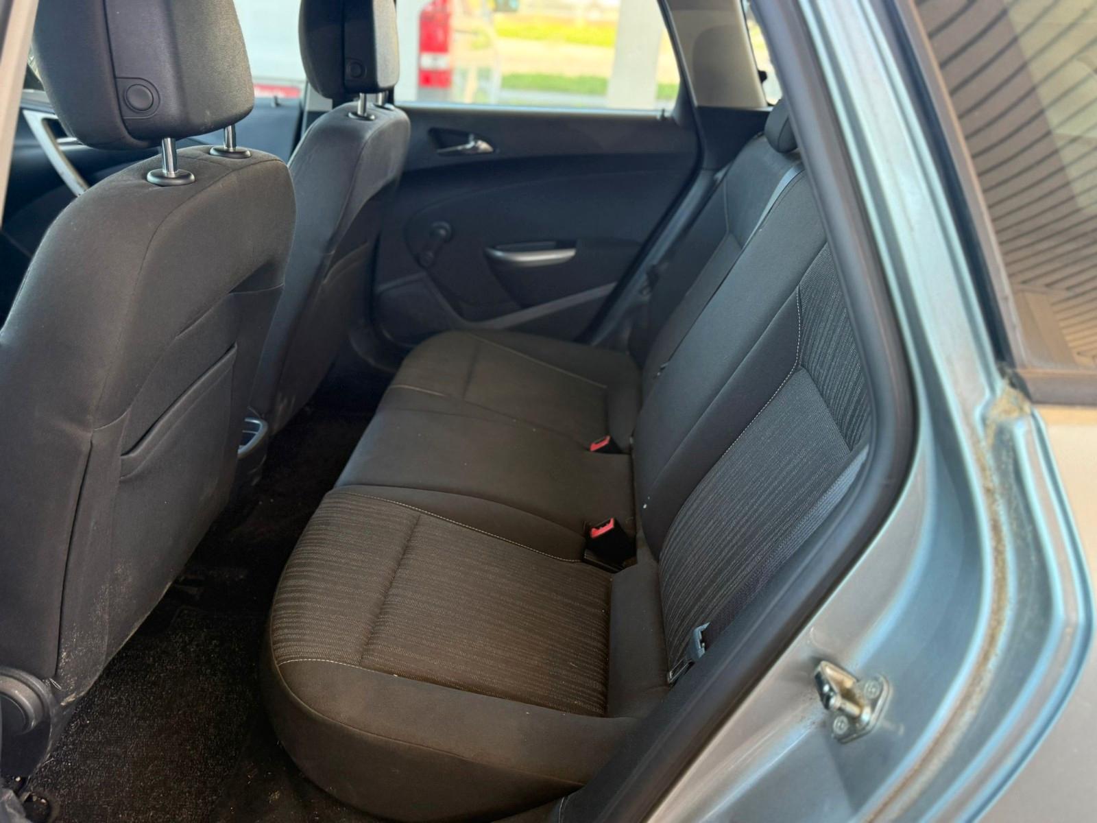 Opel Astra 2012 — photo 15