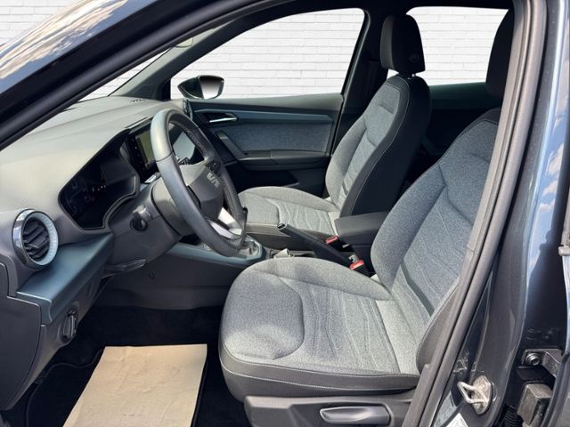 Fahrzeugabbildung SEAT Arona Xperience 1.0 TSI KLIMA LED NAVI LEDER ALU