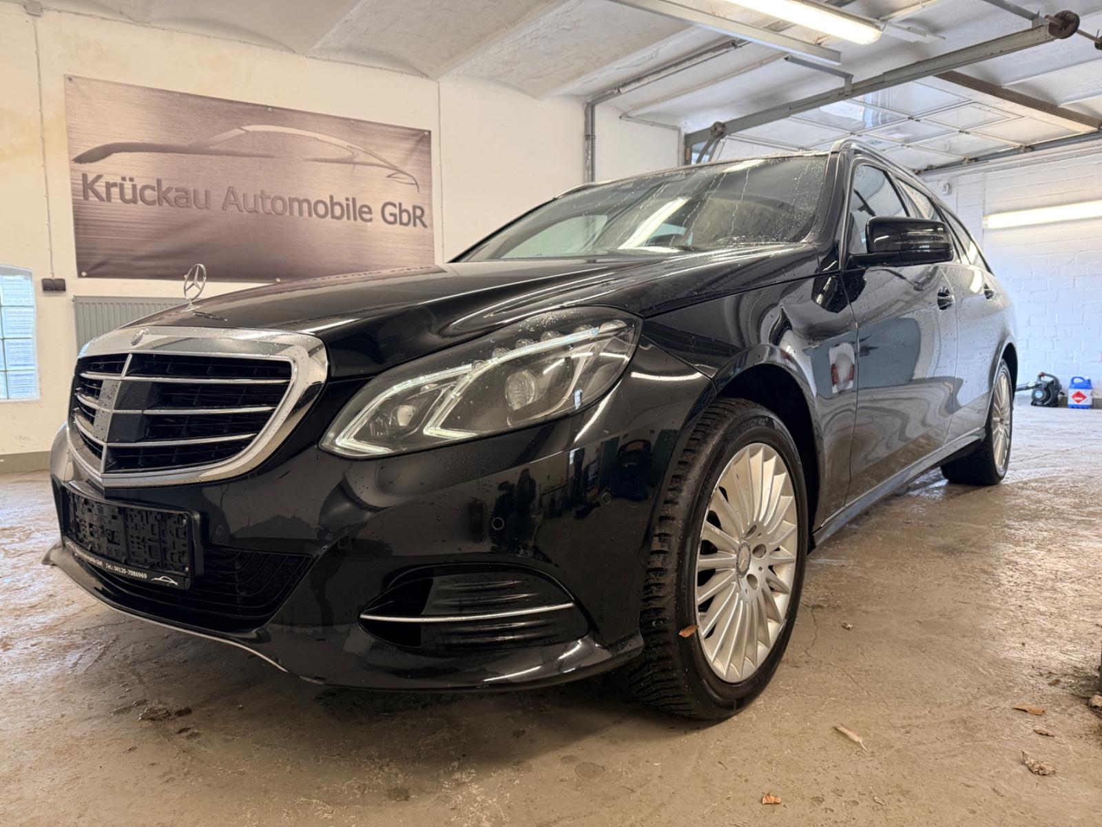 Mercedes-Benz E 400 4M T SHeft Pano AHK Standh. Navi LED RFK