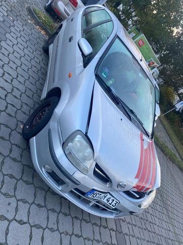 Nissan Almera Tino V10 - Unfallwagen