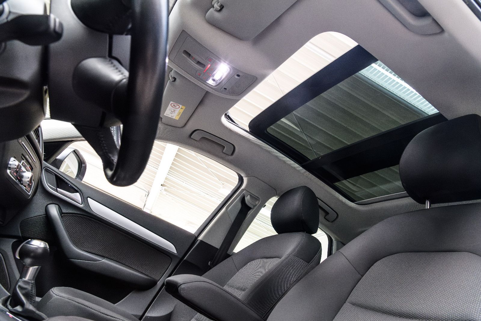 Fahrzeugabbildung Audi Q3 1.4l 110kw S-Line +AHK +Pano +Navi
