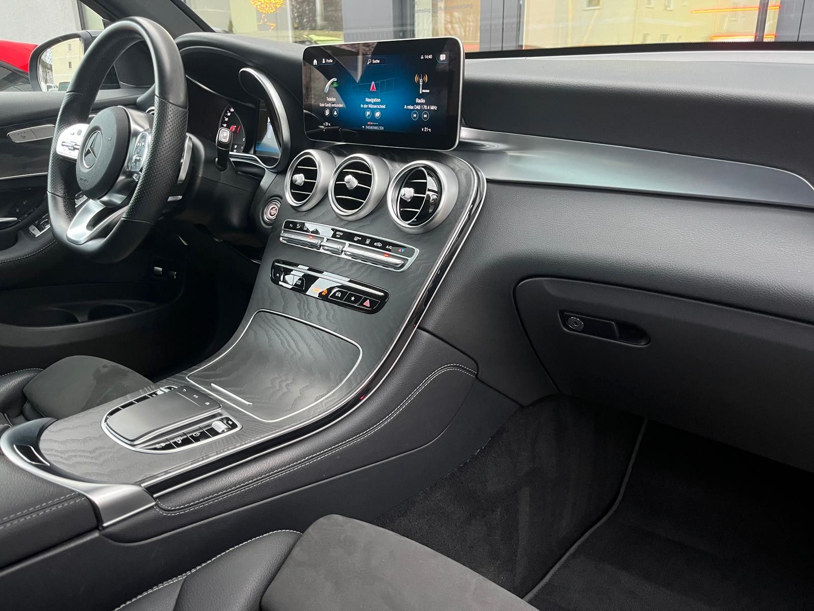 Fahrzeugabbildung Mercedes-Benz GLC 300e 4Matic AMG-Line*Pano*Night*Business*1.H