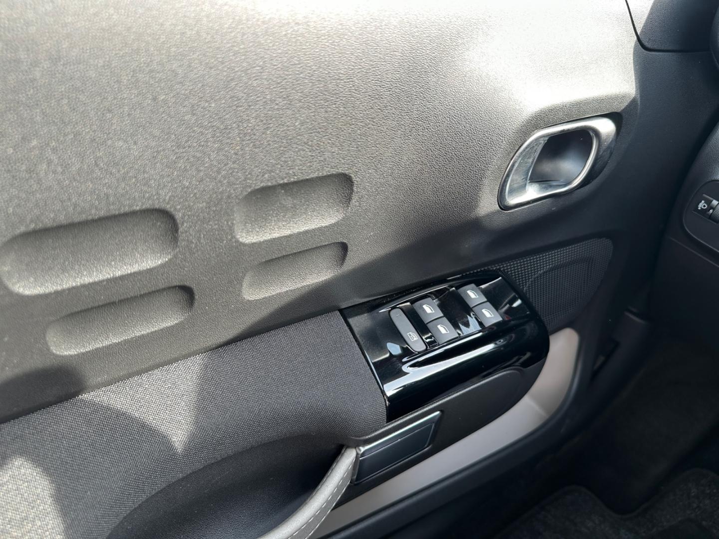 Citroën C3 1.2 PureTech Shine *Pano*CAM*SHZ*Navi*Keyless