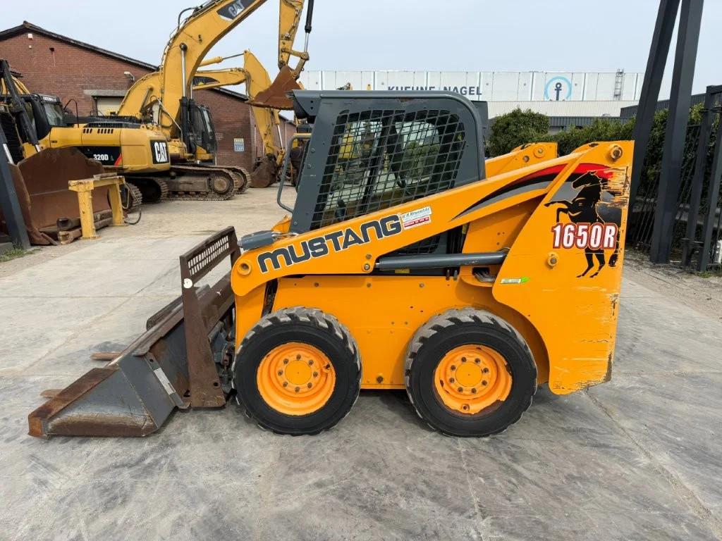 Andere Mustang 1650R Bucket & forks And Hydraulic sweep