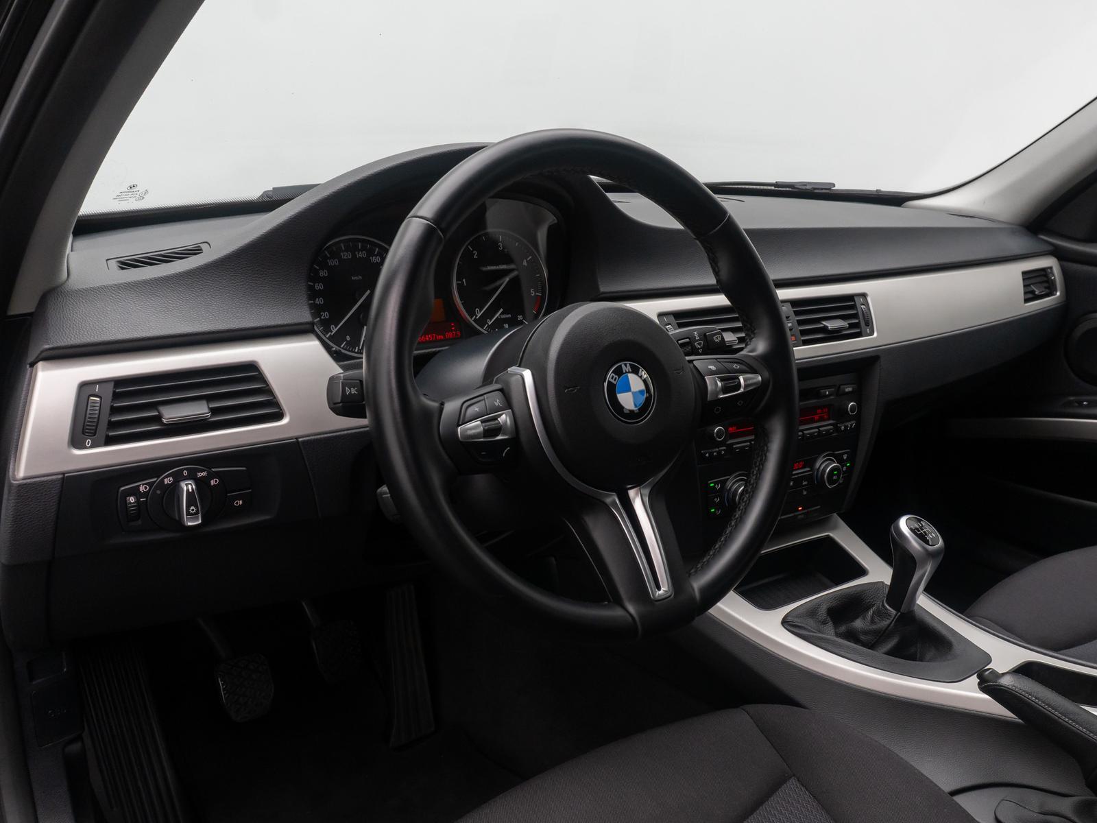 BMW 318 2012 — photo 20