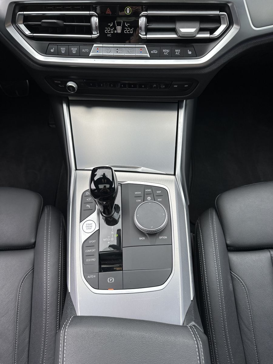 Fahrzeugabbildung BMW M340d Touring xDrive NAV+LASER+PANO+360°+HEAD-UP
