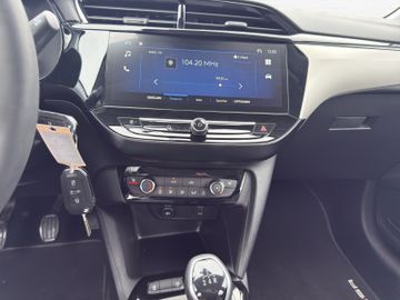 Fotografie des Opel Corsa F Kamera LED Sitzheizung Allwetterreifen