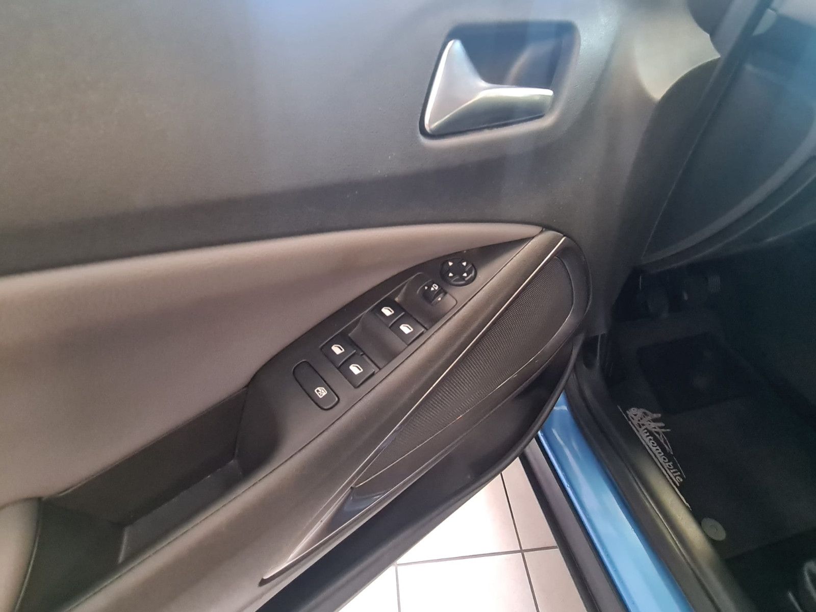 Fahrzeugabbildung Opel Crossland (X)1.2 DI Turbo /KLIMA / NAVI / KAMERA