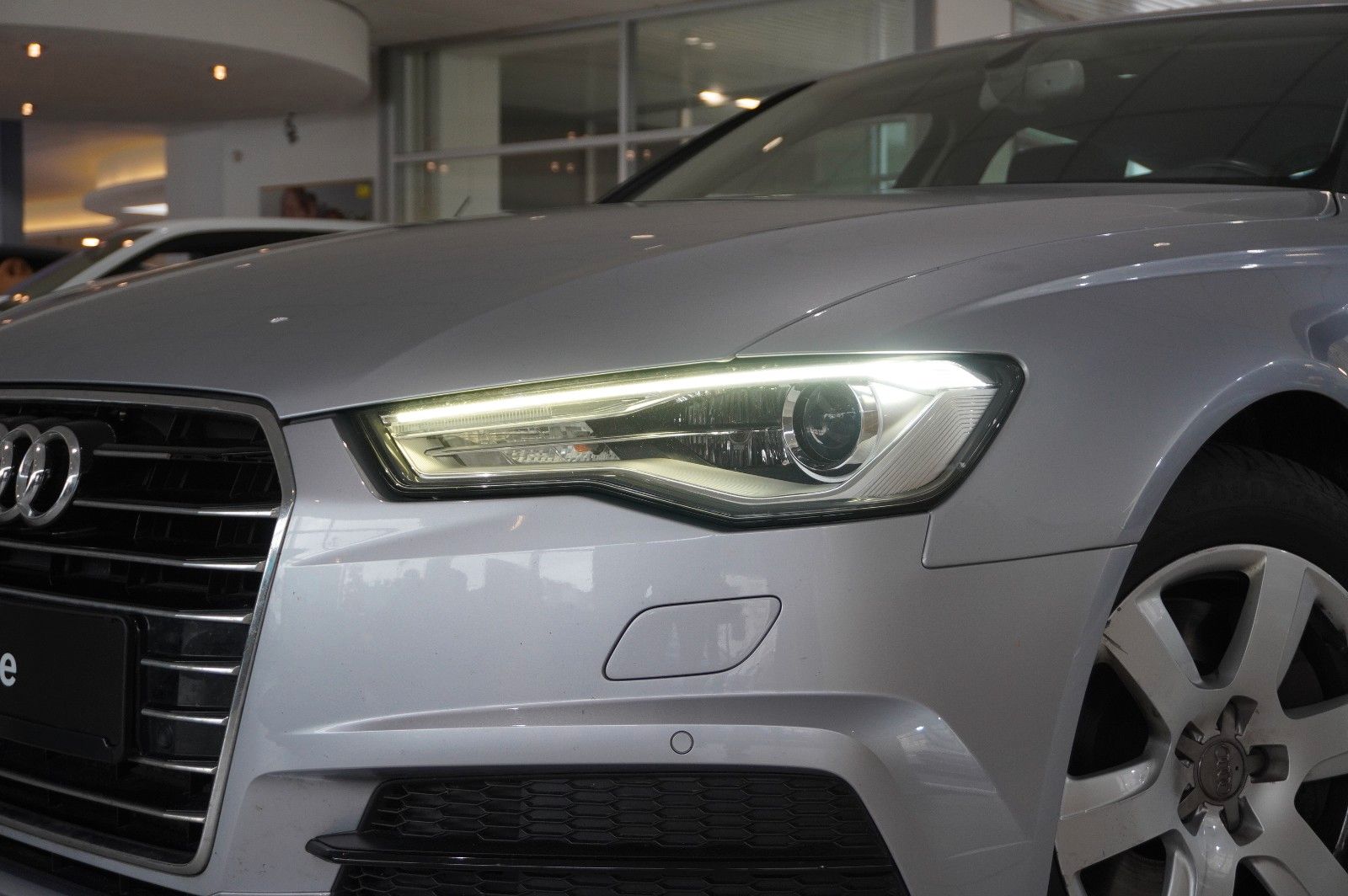 Fahrzeugabbildung Audi A6 Avant 2.0 TFSI QUATTRO NAVI/LED/KAMERA/SH/TÜV