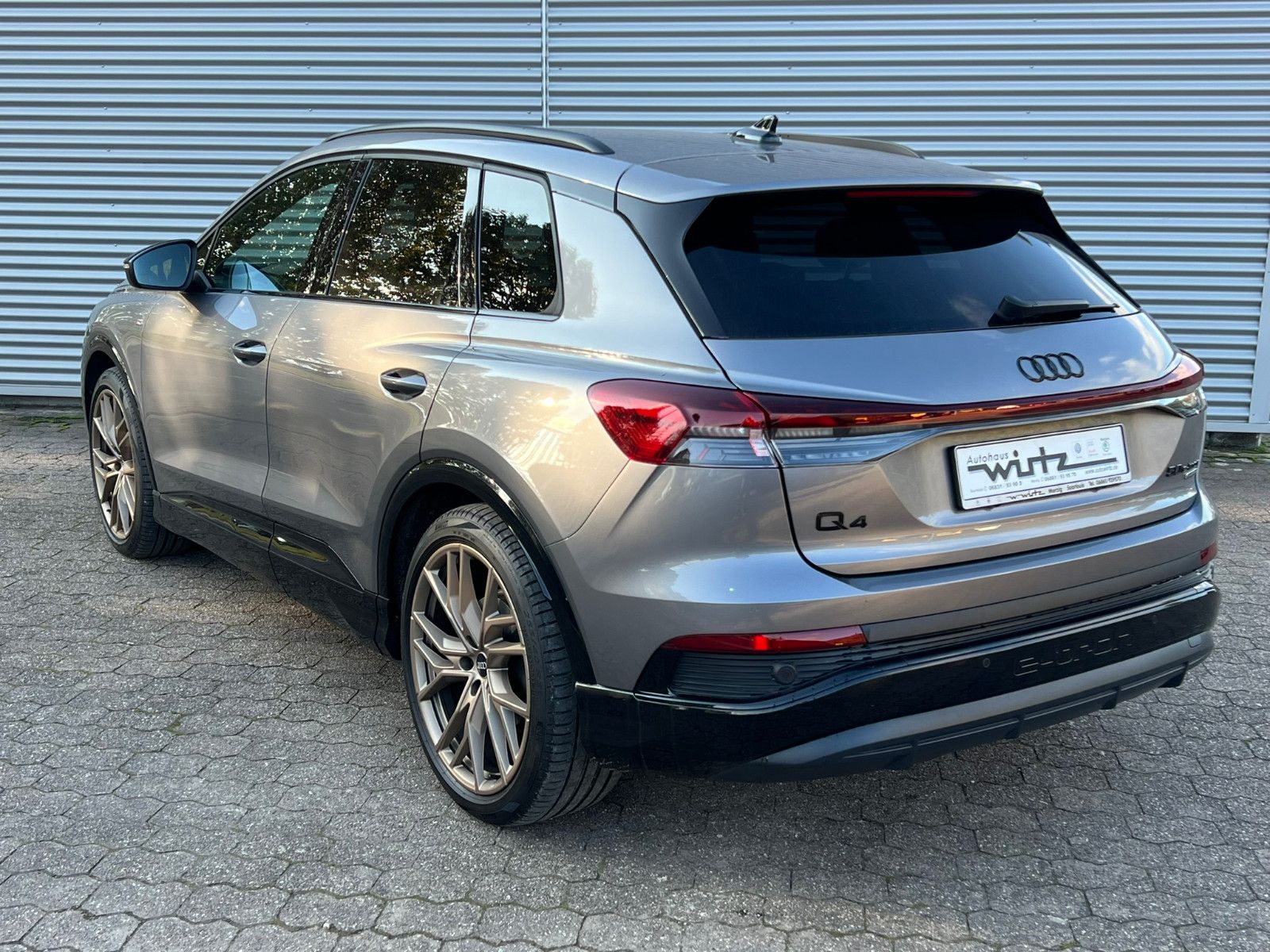 Fahrzeugabbildung Audi Q4 e-tron 50  Edition One S-Line Matrix Sonos