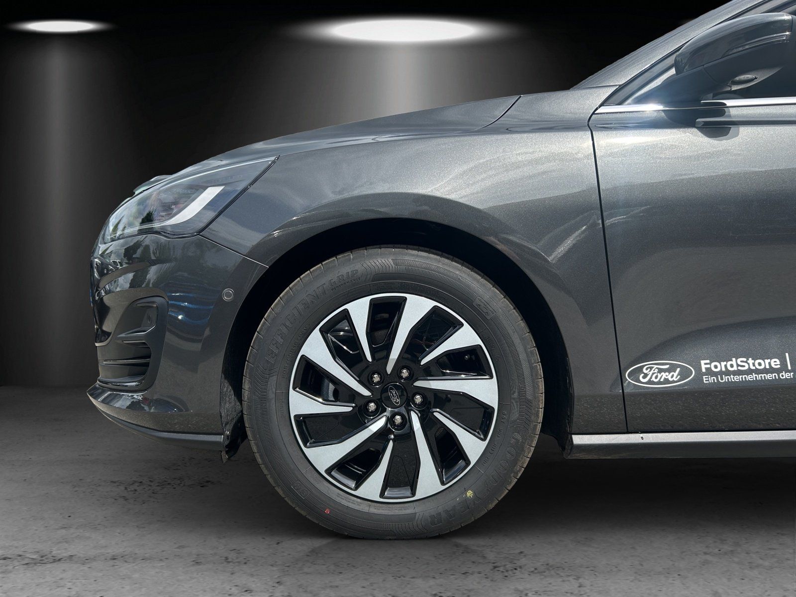 Fahrzeugabbildung Ford Focus Titanium Turnier Winter P. e.Call Kamera