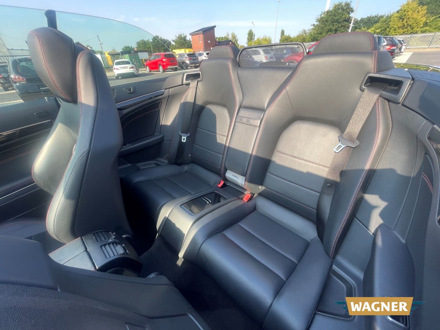 Fahrzeugabbildung Mercedes-Benz E 400 Cabrio AMG Paket Sportsitze