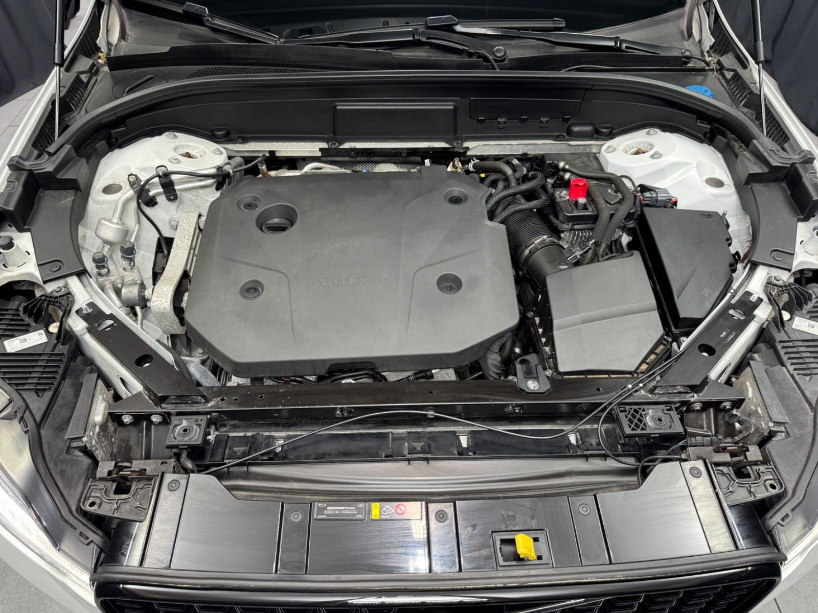 Fahrzeugabbildung Volvo XC 60 Plus Dark AWD |H/K|STDHZ|LED