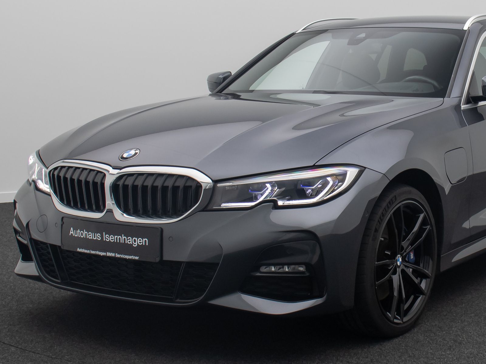 Fahrzeugabbildung BMW 330e xD M Sport Individual Kamera Laser HUD 19"