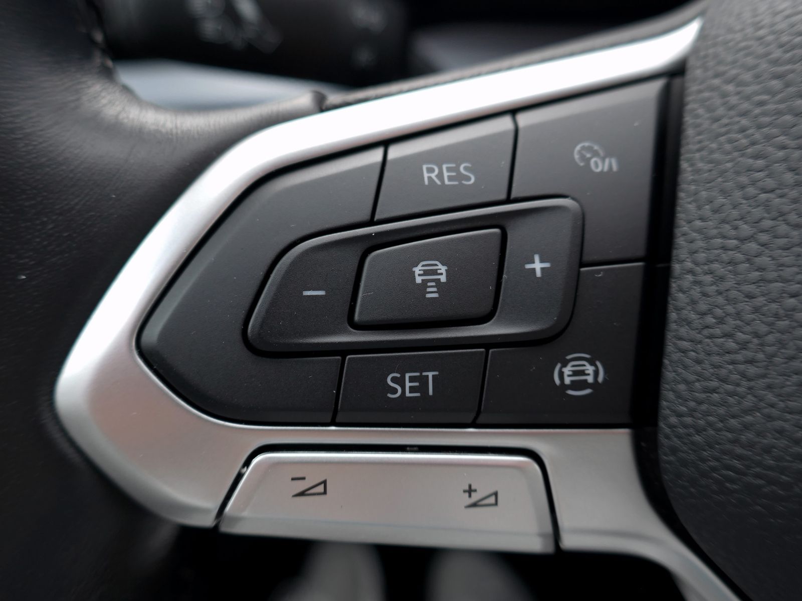 Fahrzeugabbildung Volkswagen Golf VIII Active 1.5 TSI | LED AHK RFK ACC Navi