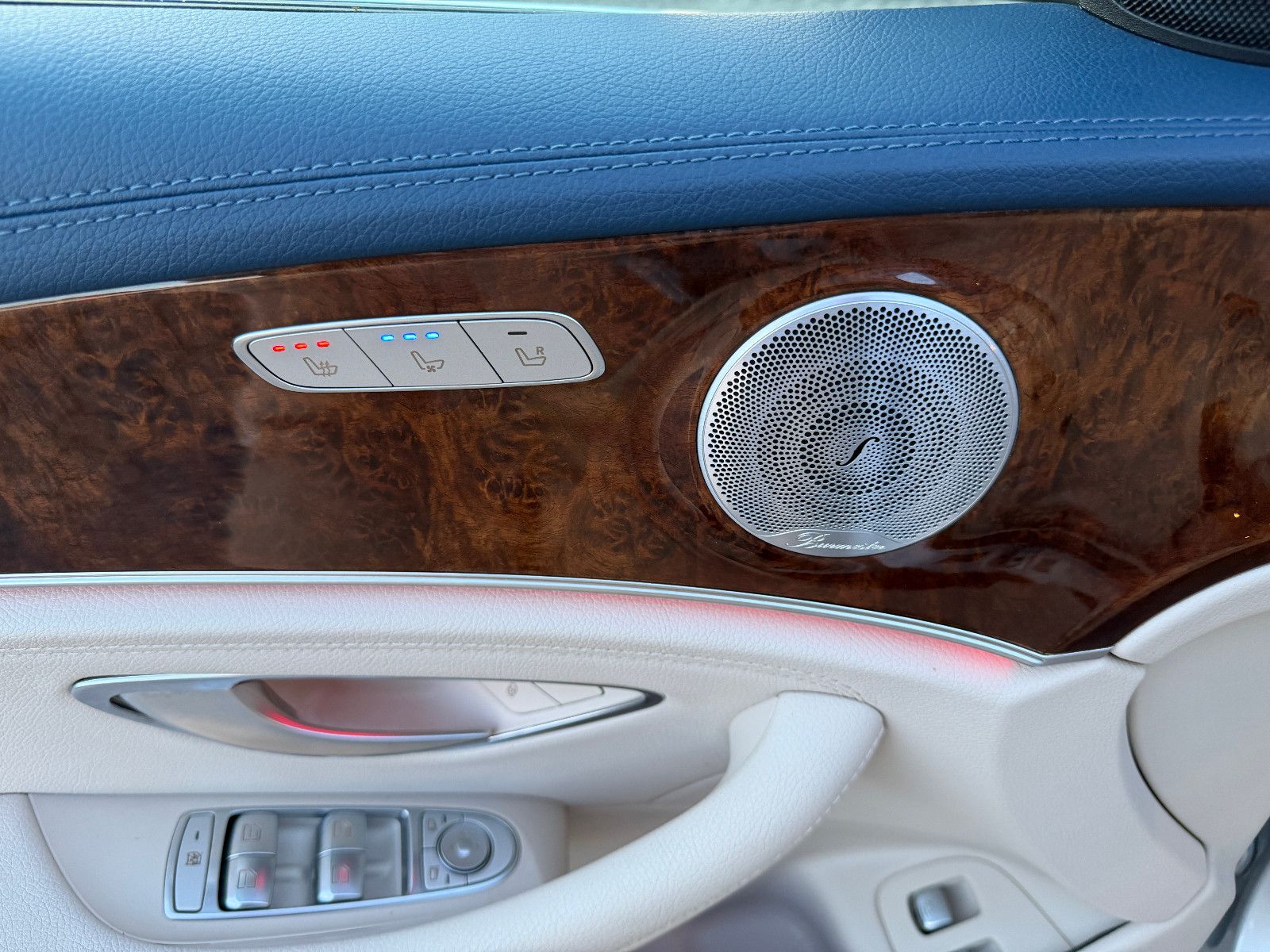 Fahrzeugabbildung Mercedes-Benz E 300 de/AMG/HEAD-UP/VIRTUAL/AMBIENTE/BURMESTER/