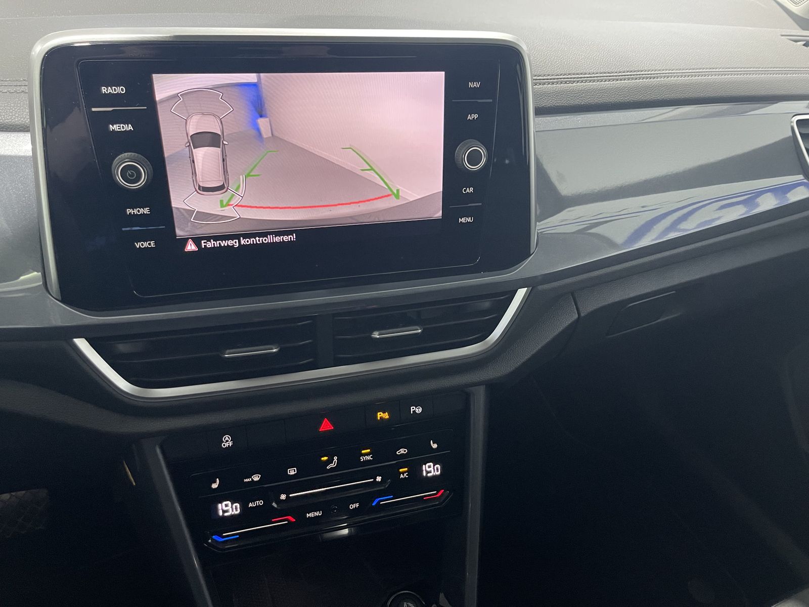 Fahrzeugabbildung Volkswagen T-Roc 1.5 TSI*Style*AHK*LED-Plus*ACC*Cam*ELHK*