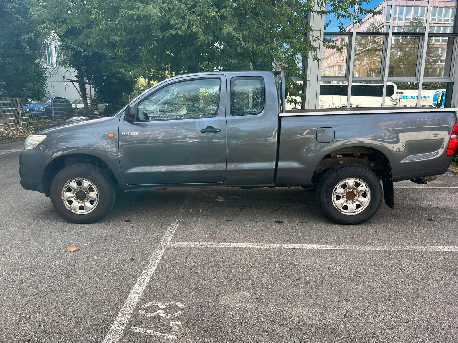 Toyota Hilux 2011 — photo 6