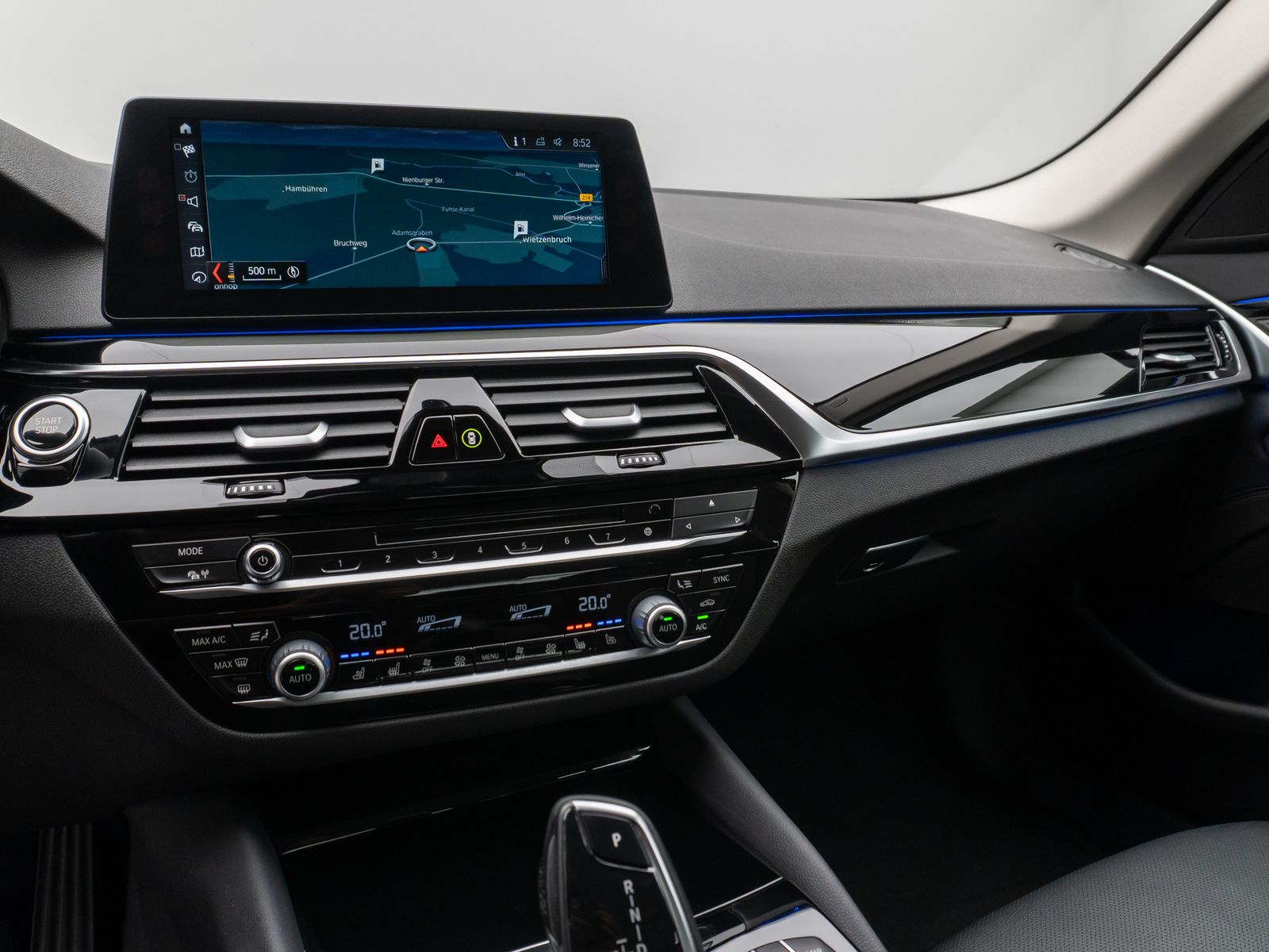 Fahrzeugabbildung BMW 530e iP Sport Line 360°HUD HiFi SoftCl Komfort