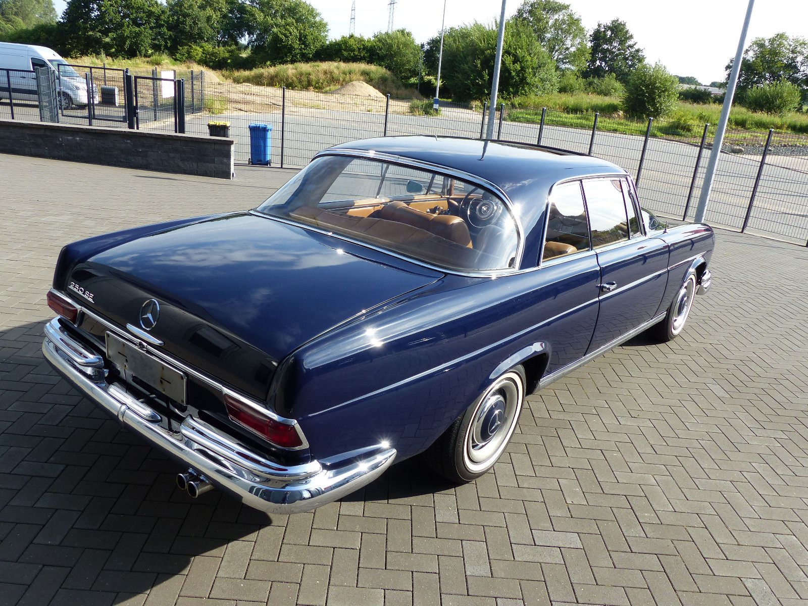 Fahrzeugabbildung Mercedes-Benz 250 SE Coupe W 111