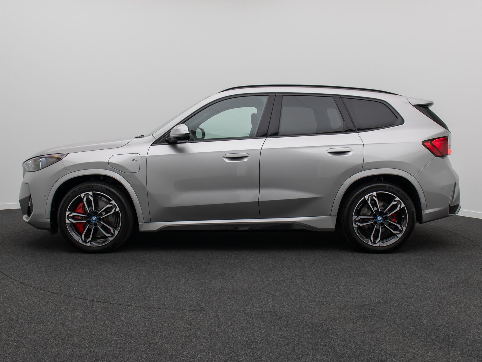 Fahrzeugabbildung BMW X1 xD30e MSport 360&deg;H/K Panorama AHK HUD DAB 19"